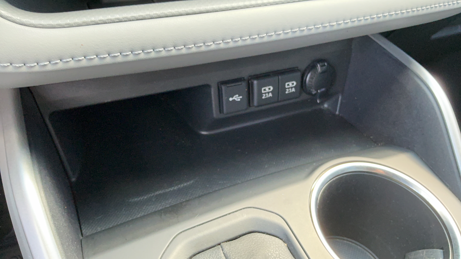 Used 2021 Toyota Highlander XLE AWD/4WD image 34