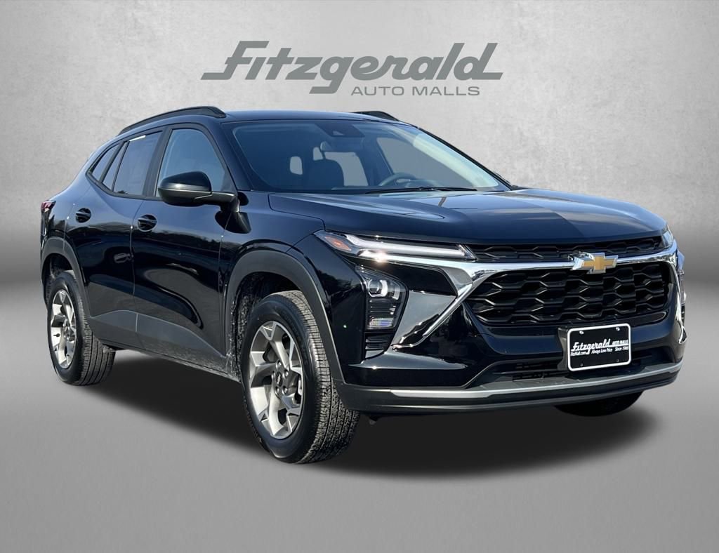 Used 2025 Chevrolet Trax LT image 1