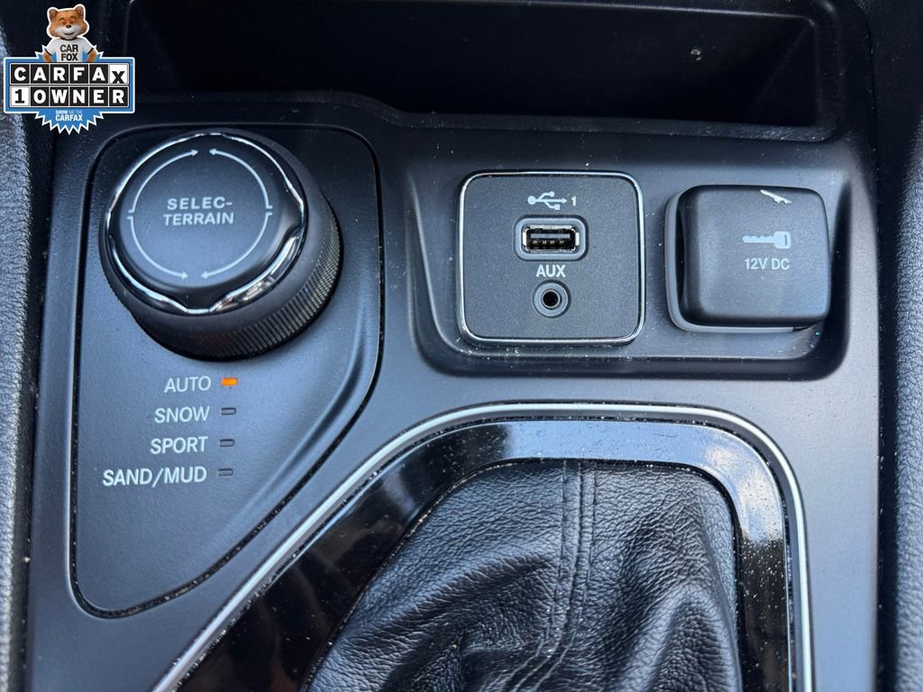Used 2021 Jeep Cherokee Limited w/ Mopar Interior Package AWD/4WD image 11
