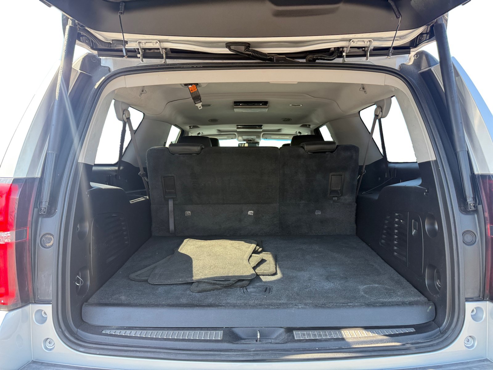 Used 2015 Chevrolet Suburban LT AWD/4WD image 17