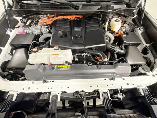New 2026 Toyota Tundra Platinum w/ Tow Tech Package AWD/4WD image 30