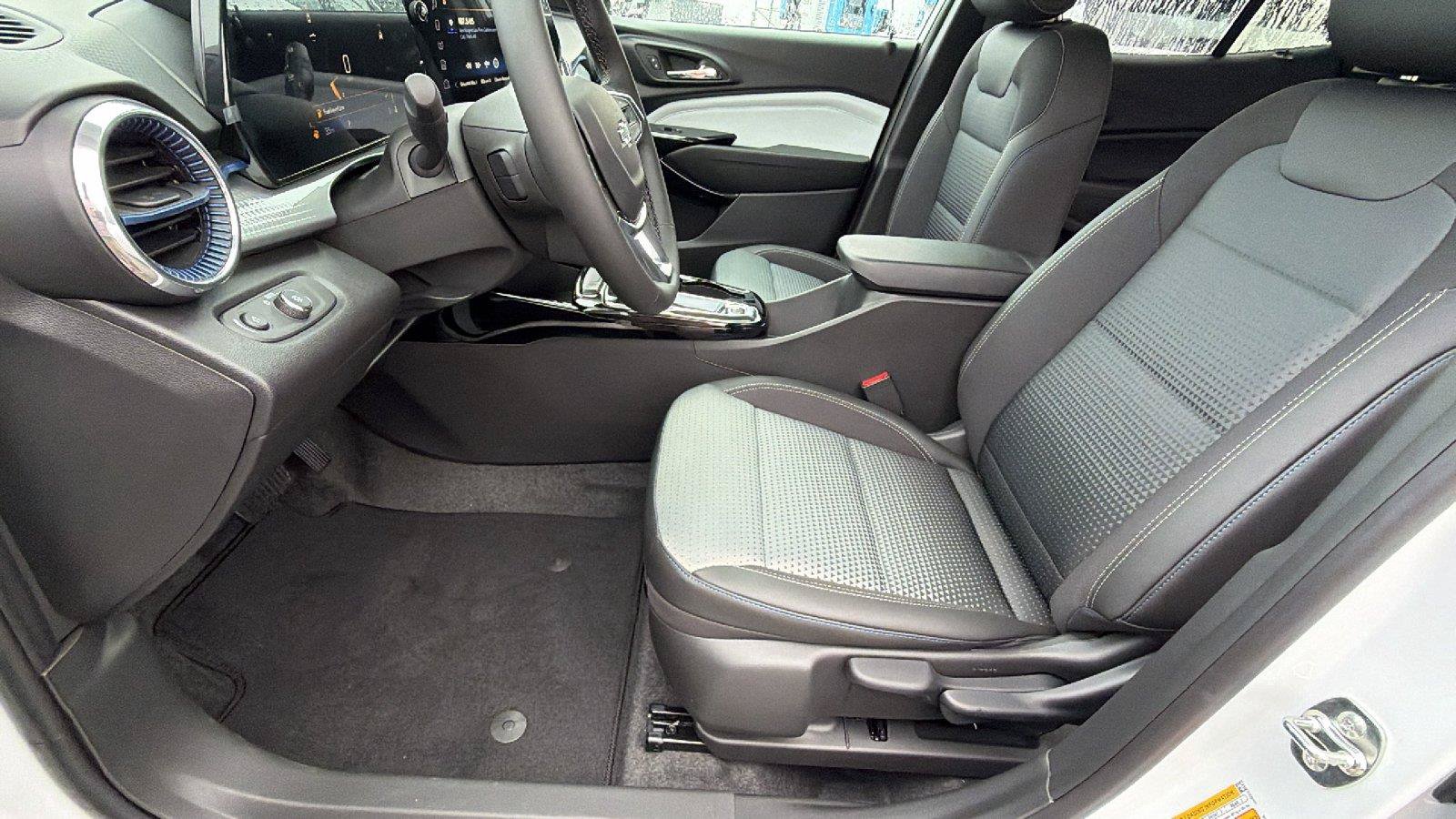 New 2026 Chevrolet Trax LT w/ Driver Confidence Package FWD image 16