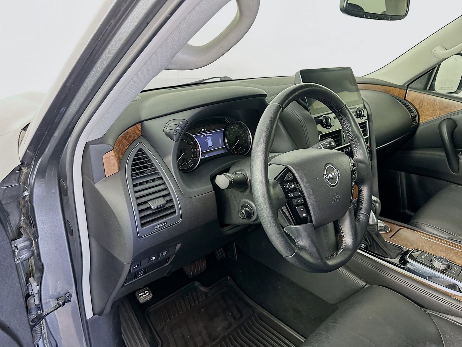 Used 2023 Nissan Armada SL w/ Captain's Chairs Package AWD/4WD image 9