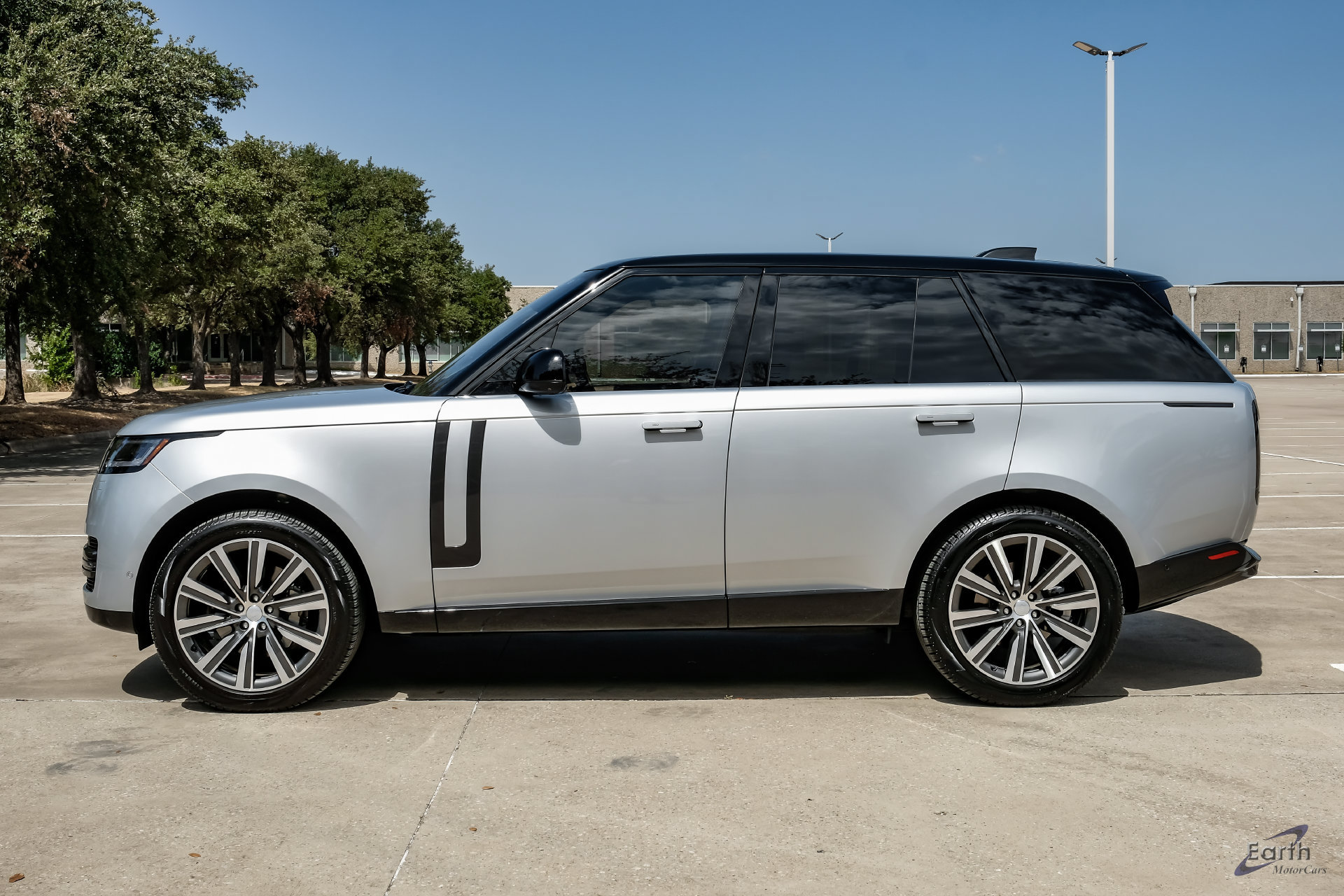 Used 2023 Land Rover Range Rover SE AWD/4WD image 8
