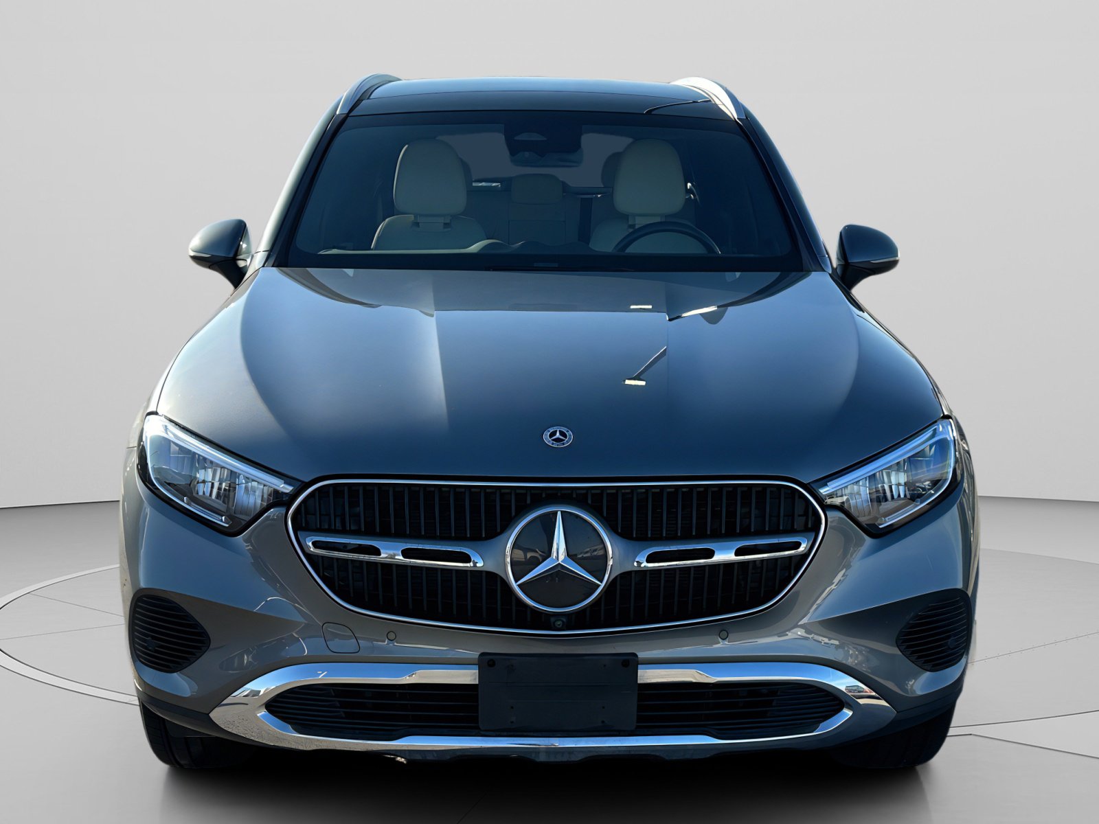 Used 2023 Mercedes-Benz GLC 300 4MATIC image 2