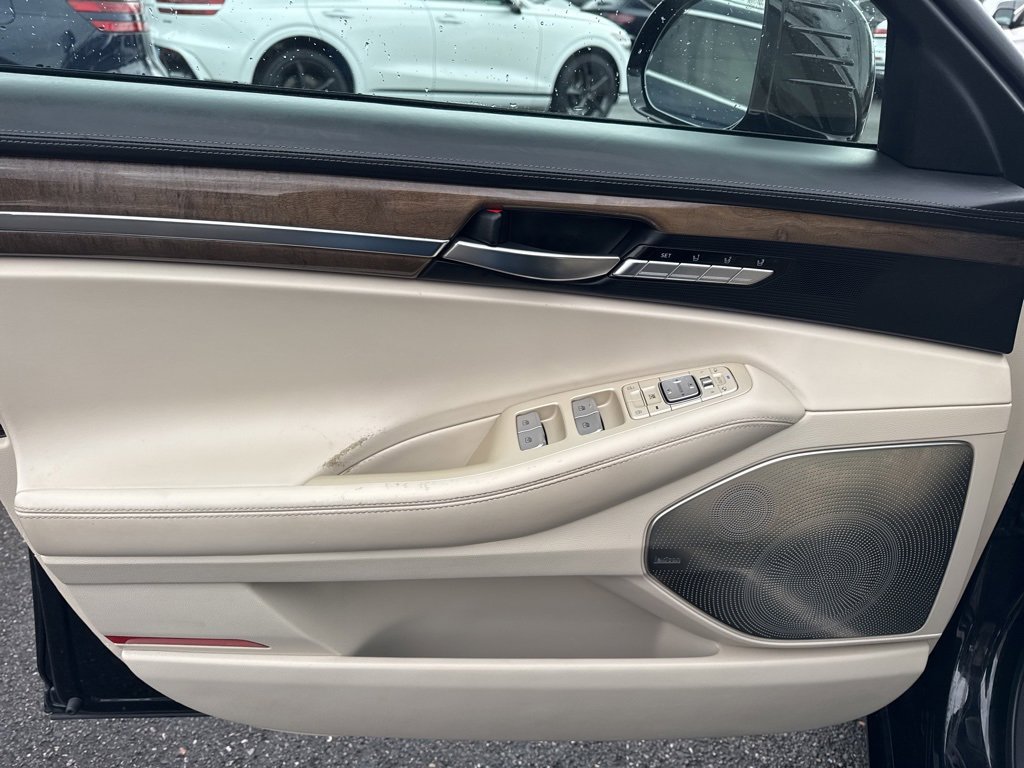 Used 2017 Genesis G90 3.3T Premium image 14