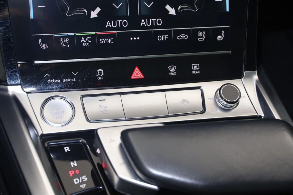 Used 2020 Audi e-tron Premium Plus AWD/4WD image 27
