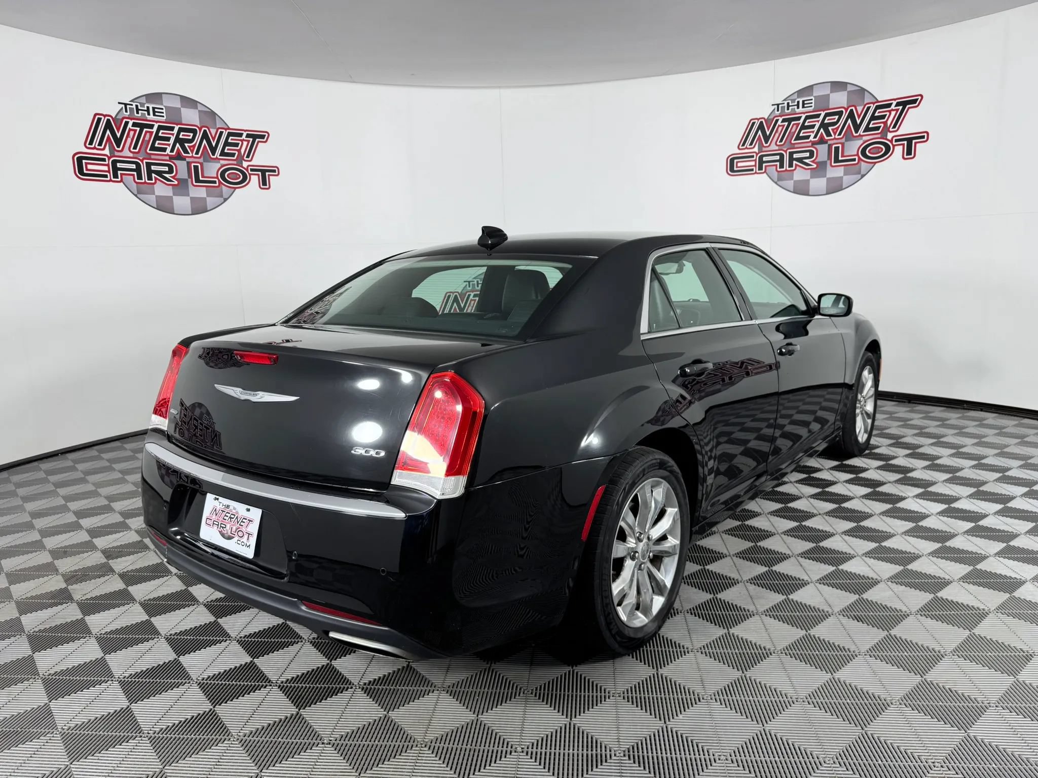 Used 2015 Chrysler 300 Limited w/ Driver Convenience Group AWD/4WD image 7