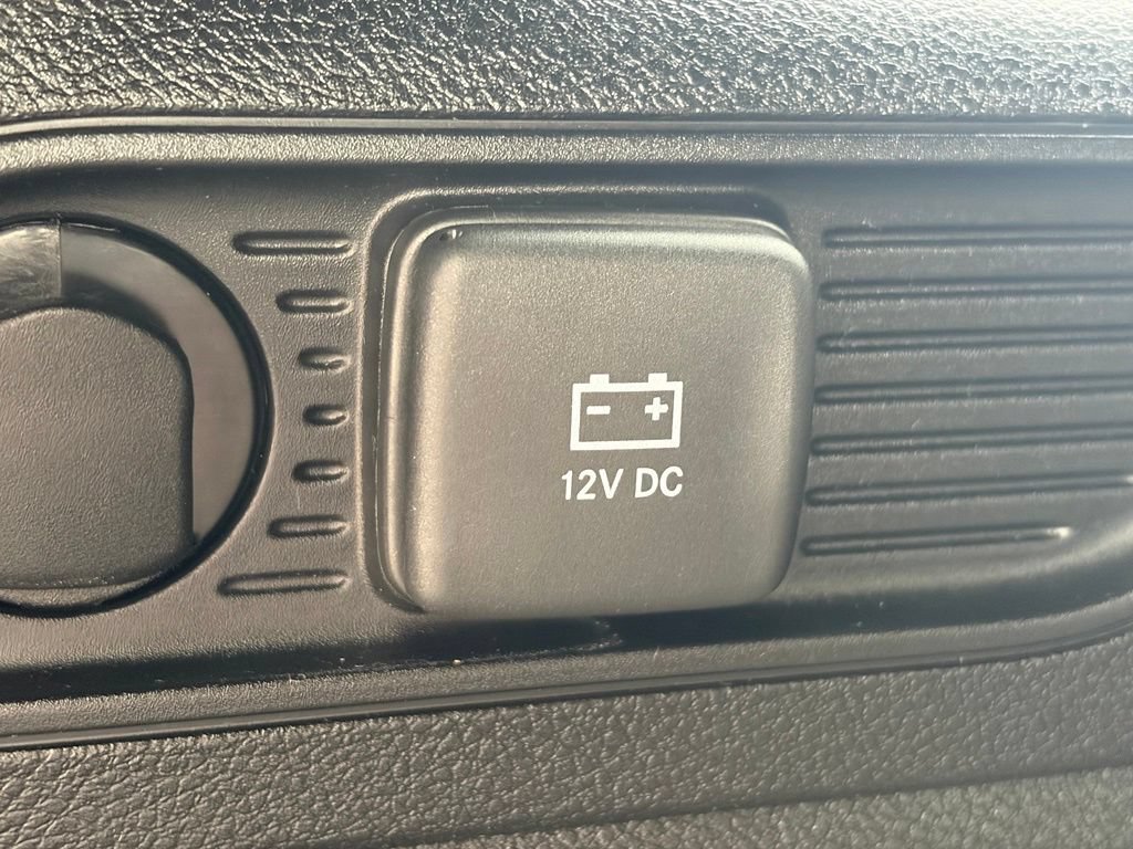 Used 2023 Jeep Grand Cherokee Altitude AWD/4WD image 11