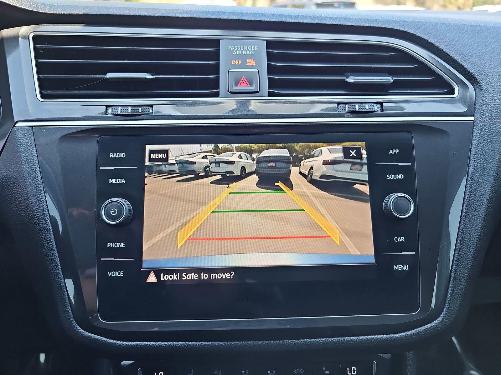 Used 2018 Volkswagen Tiguan SE AWD/4WD image 21