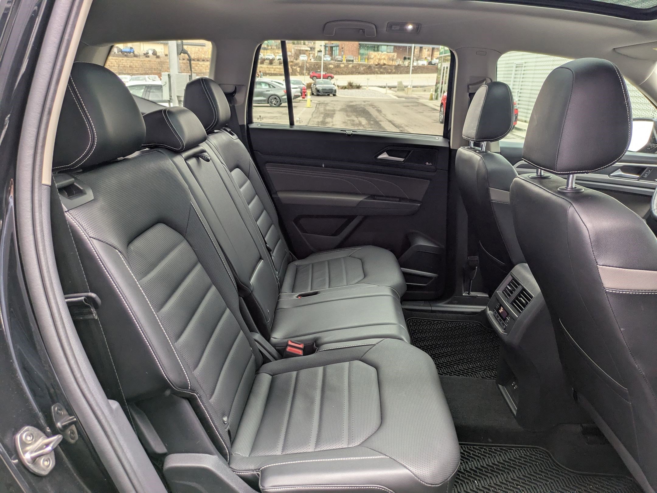 Used 2022 Volkswagen Atlas SEL Premium image 28