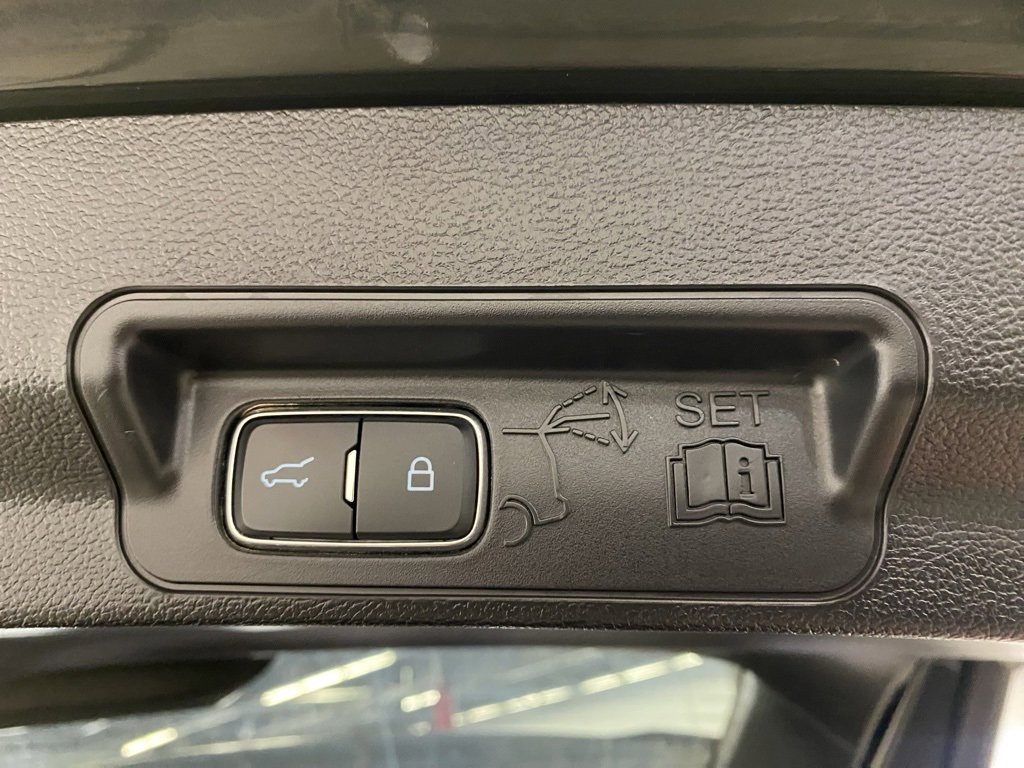 Used 2022 Ford Explorer XLT image 10