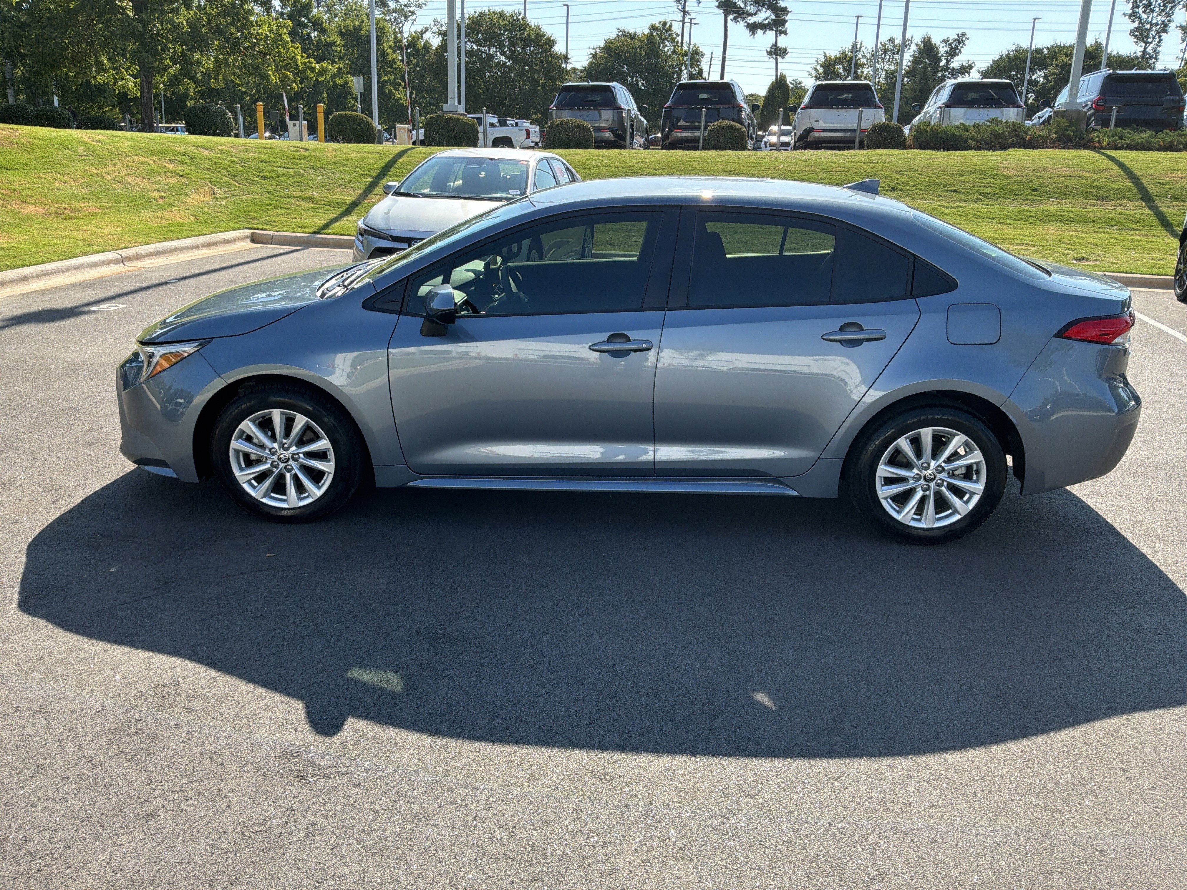 Used 2023 Toyota Corolla LE w/ LE Convenience Package FWD image 7