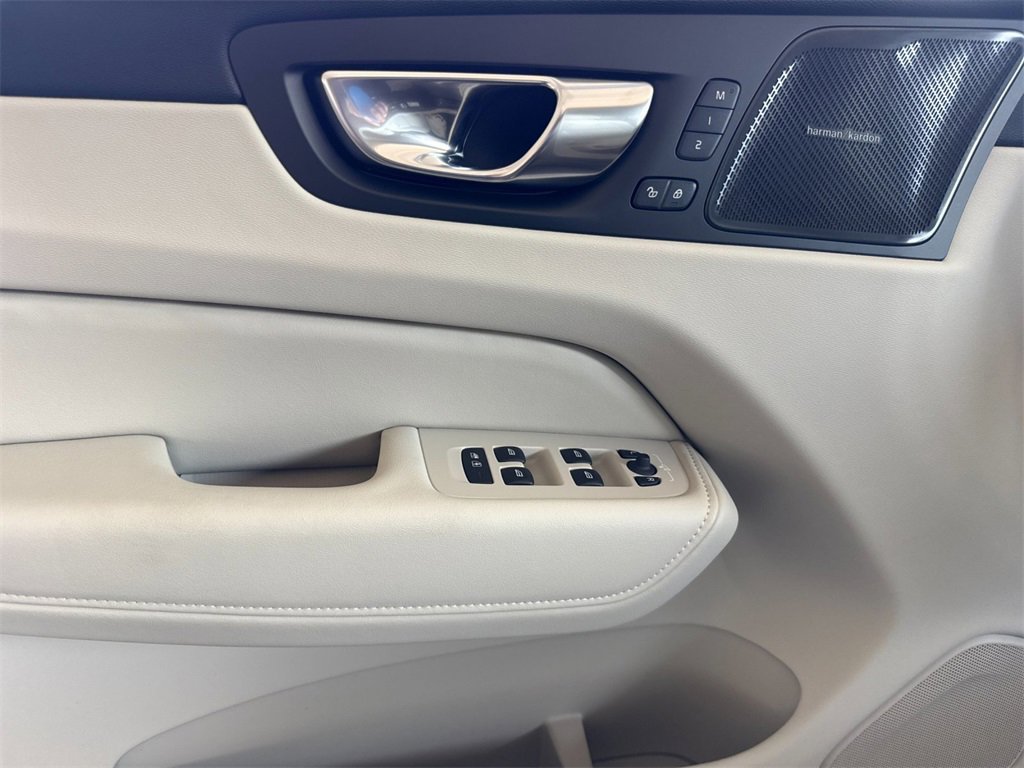 New 2026 Volvo XC60 B5 Ultra w/ Climate Package PRO image 10