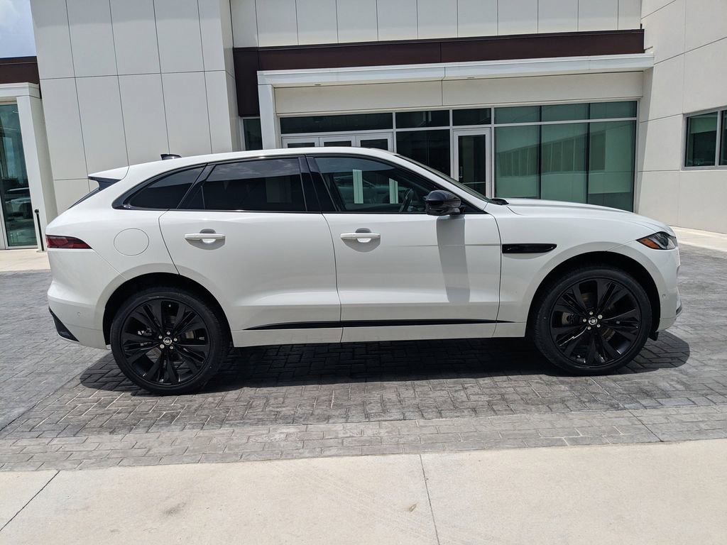New 2026 Jaguar F-PACE R-Dynamic S image 3