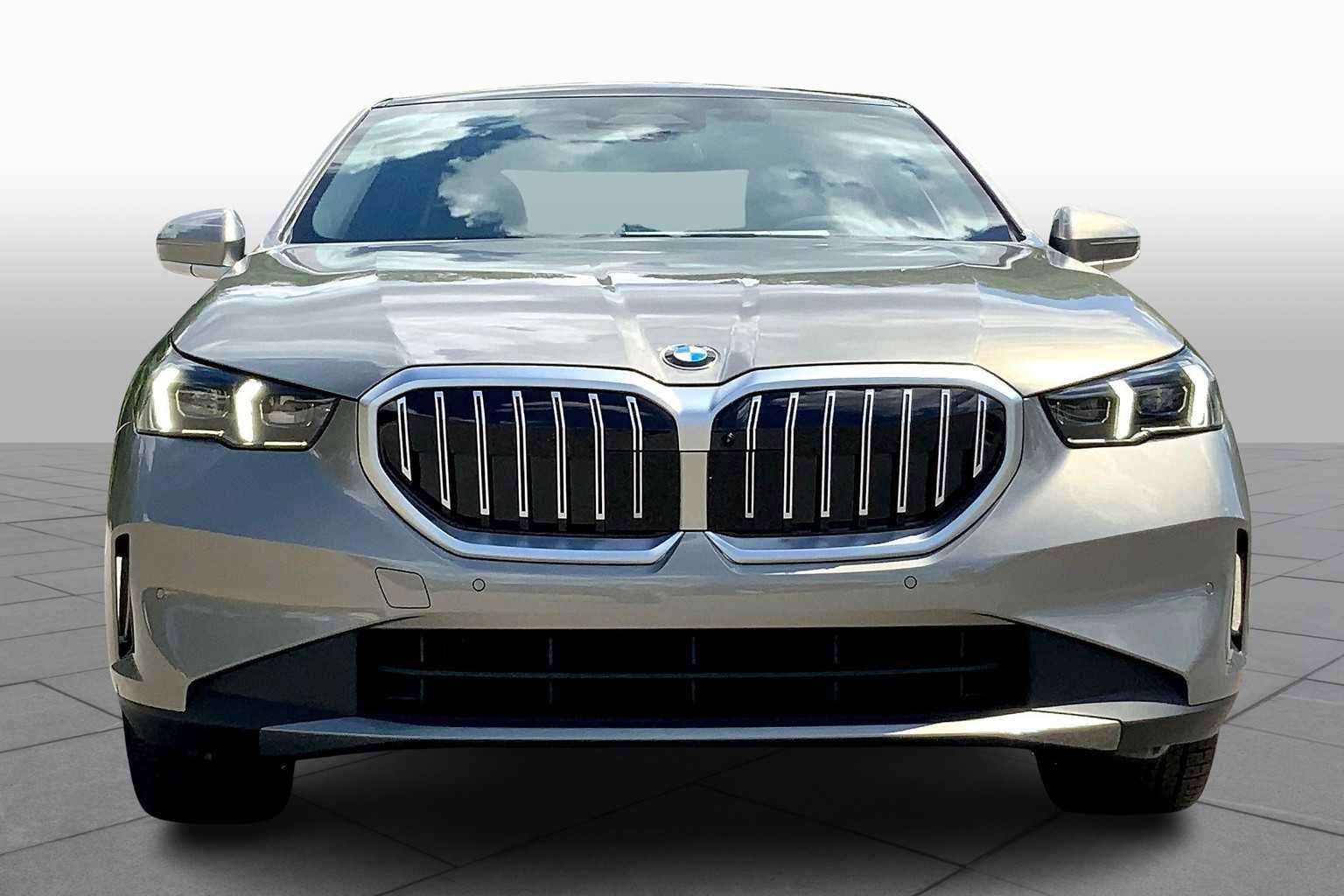 Used 2026 BMW 530i w/ Executive Package RWD image 3