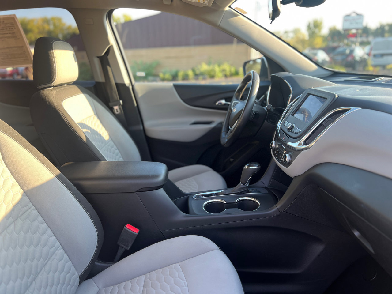 Used 2020 Chevrolet Equinox LT w/ Driver Convenience Package image 41