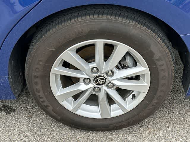 Used 2025 Toyota Camry LE FWD image 5