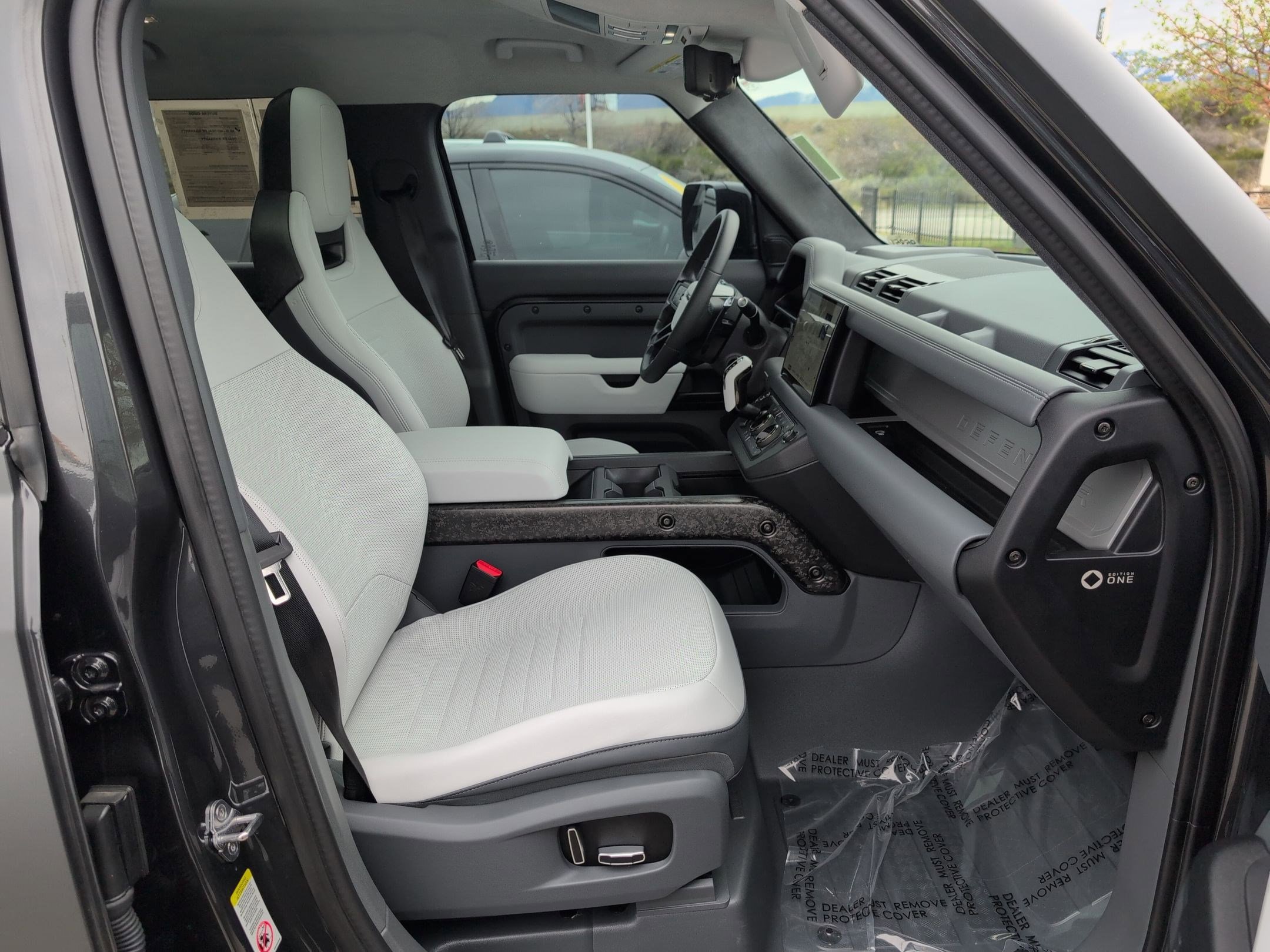 Used 2025 Land Rover Defender 110 image 29