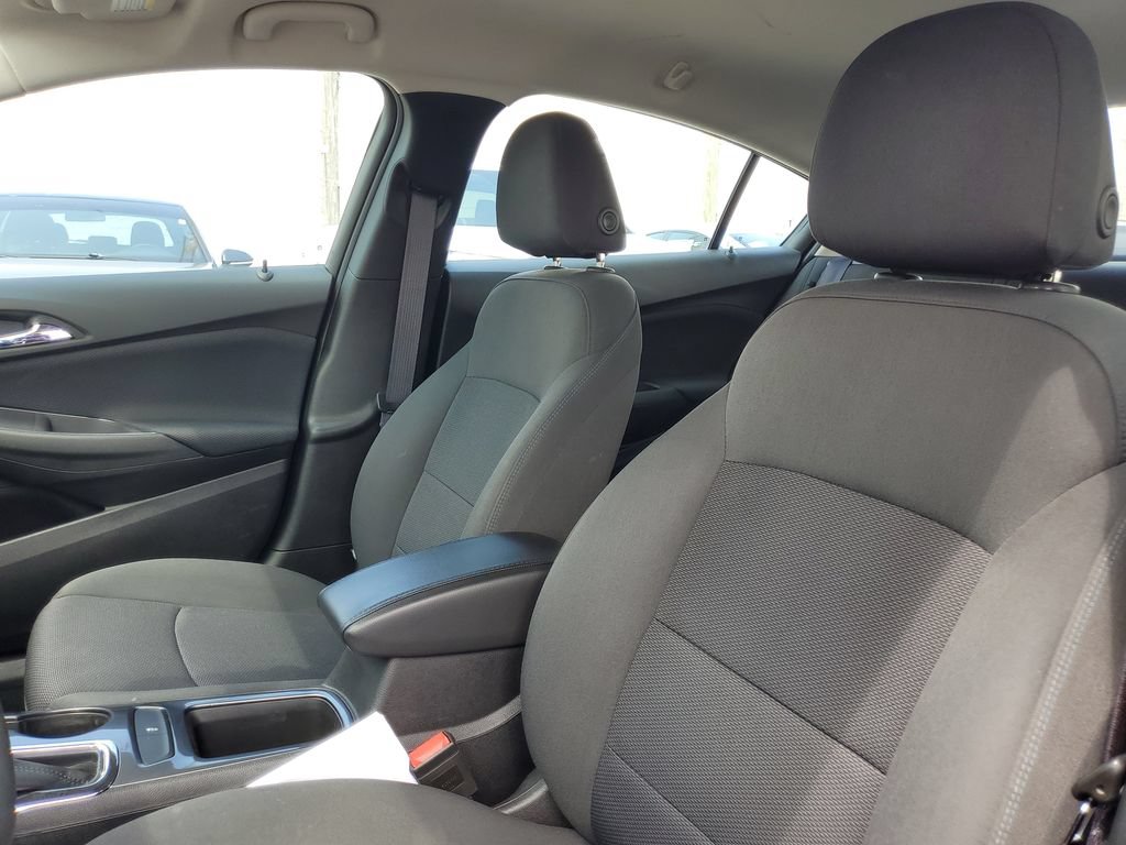 Used 2017 Chevrolet Cruze LT FWD image 10