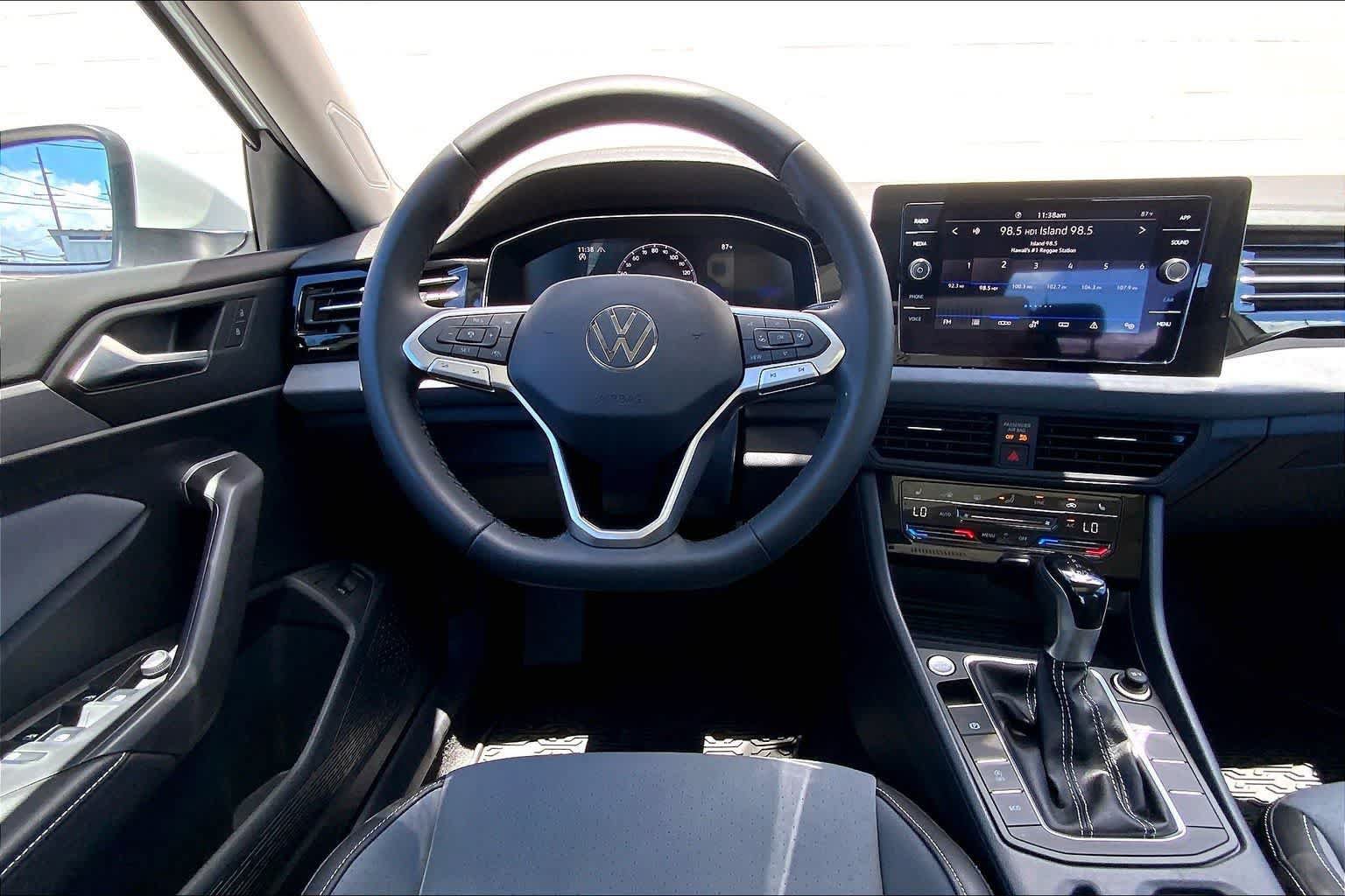 Used 2026 Volkswagen Jetta SE FWD image 14