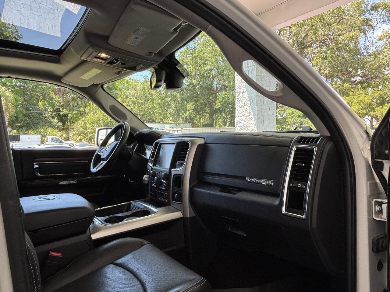 Used 2016 RAM 1500 Laramie w/ Convenience Group AWD/4WD image 32