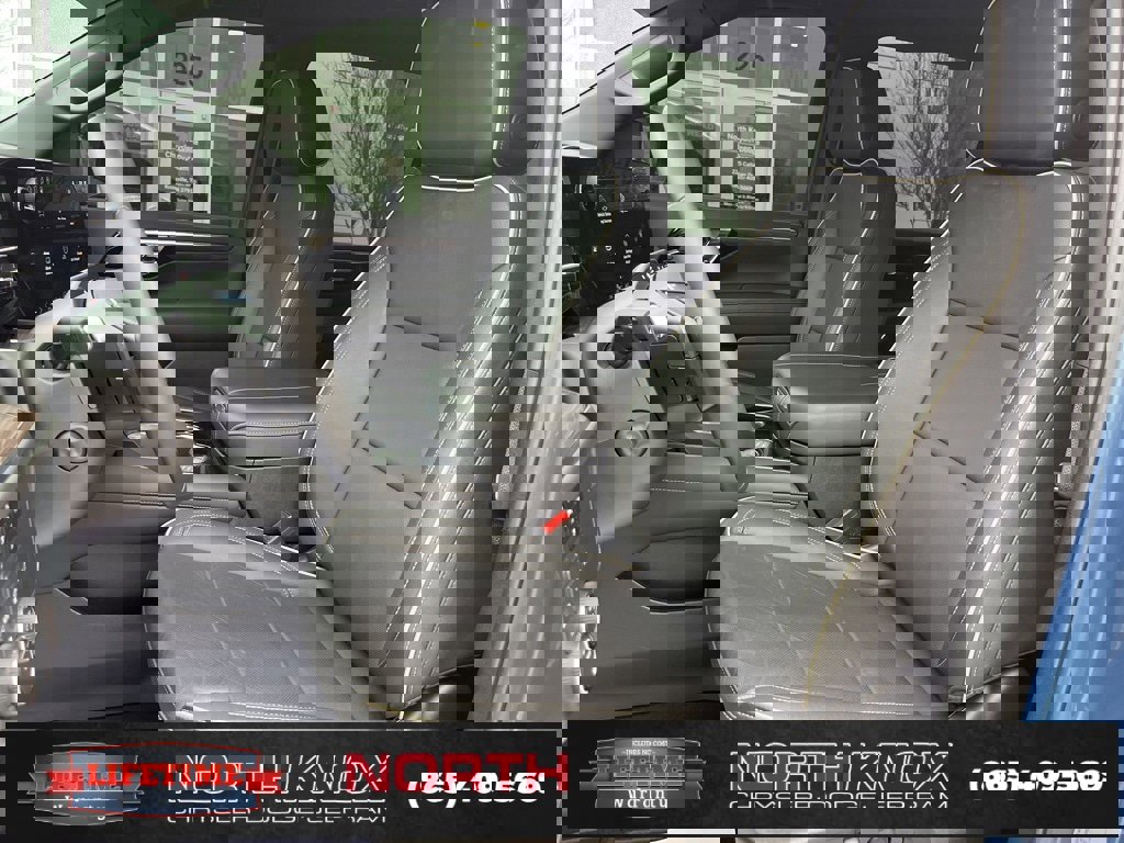 Used 2025 Chevrolet Suburban Premier image 4