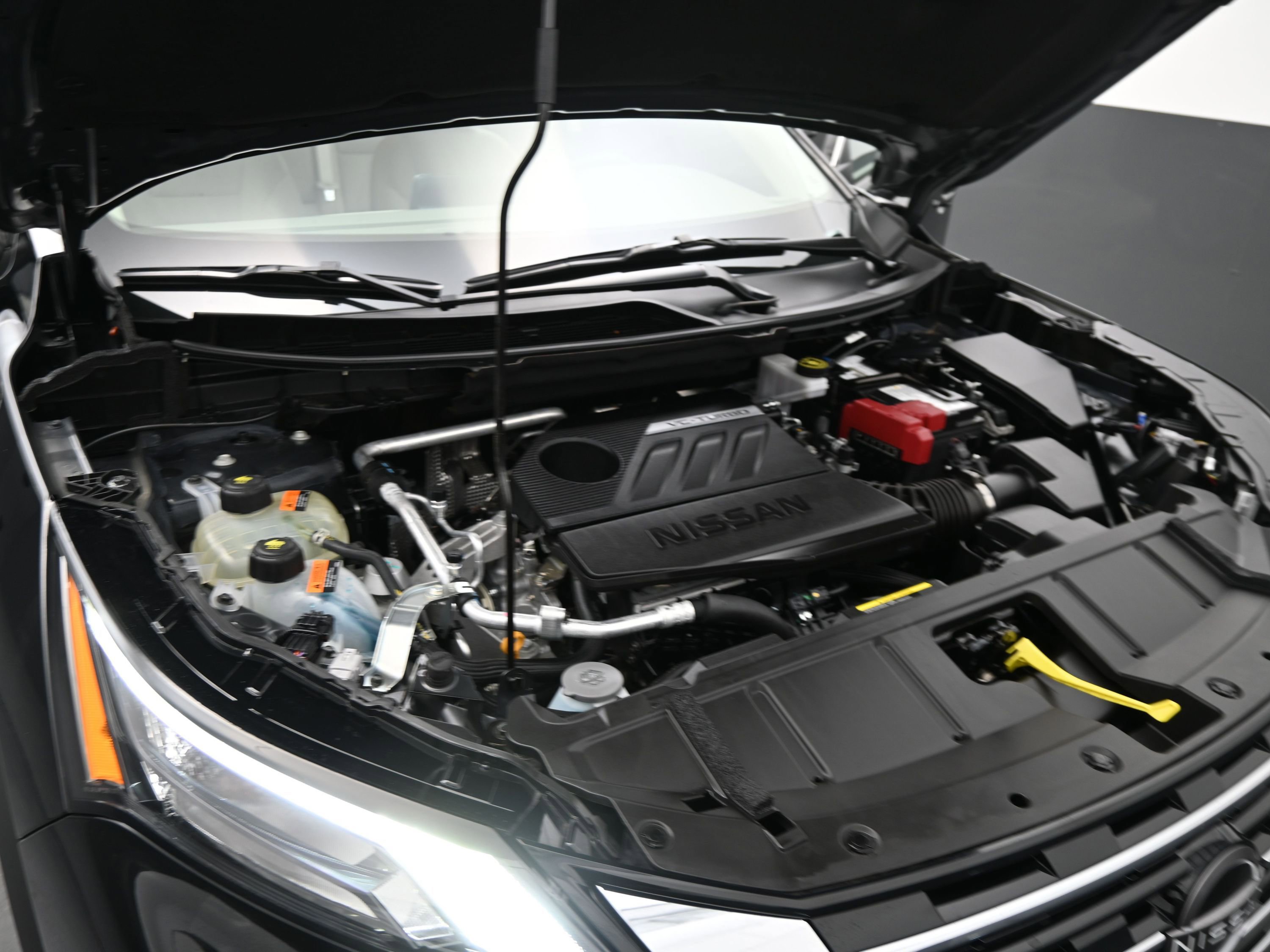 Used 2025 Nissan Rogue SV image 23