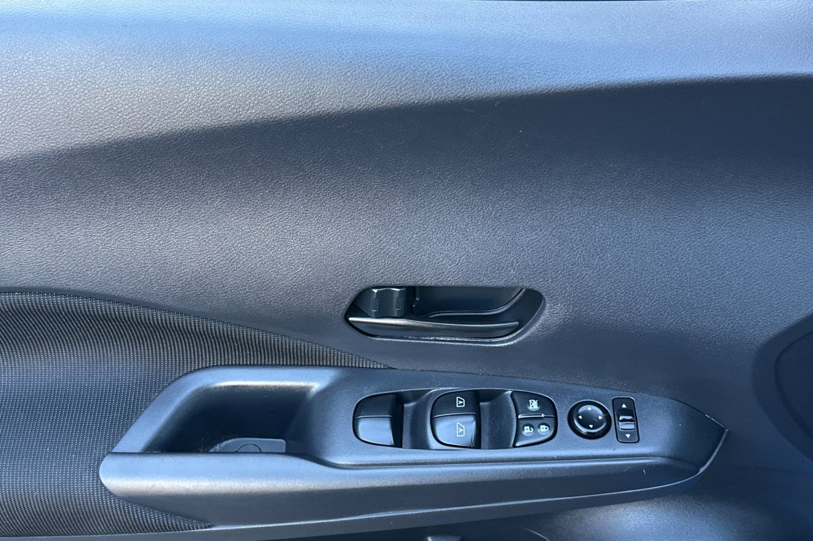 Used 2021 Nissan Kicks S FWD image 11