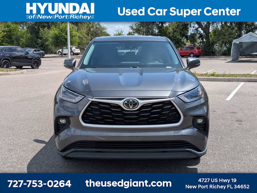 Used 2021 Toyota Highlander LE image 8