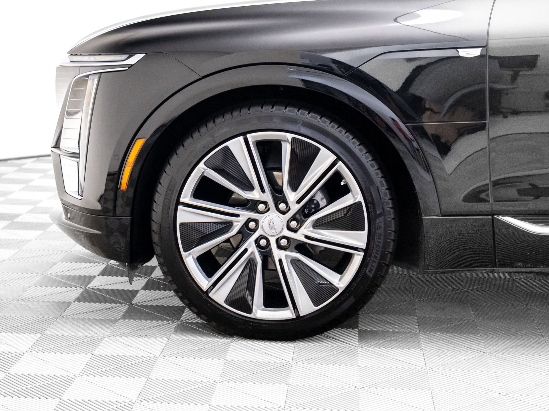 Certified 2025 Cadillac Lyriq Luxury w/ LPO, Floor Liner Package image 39