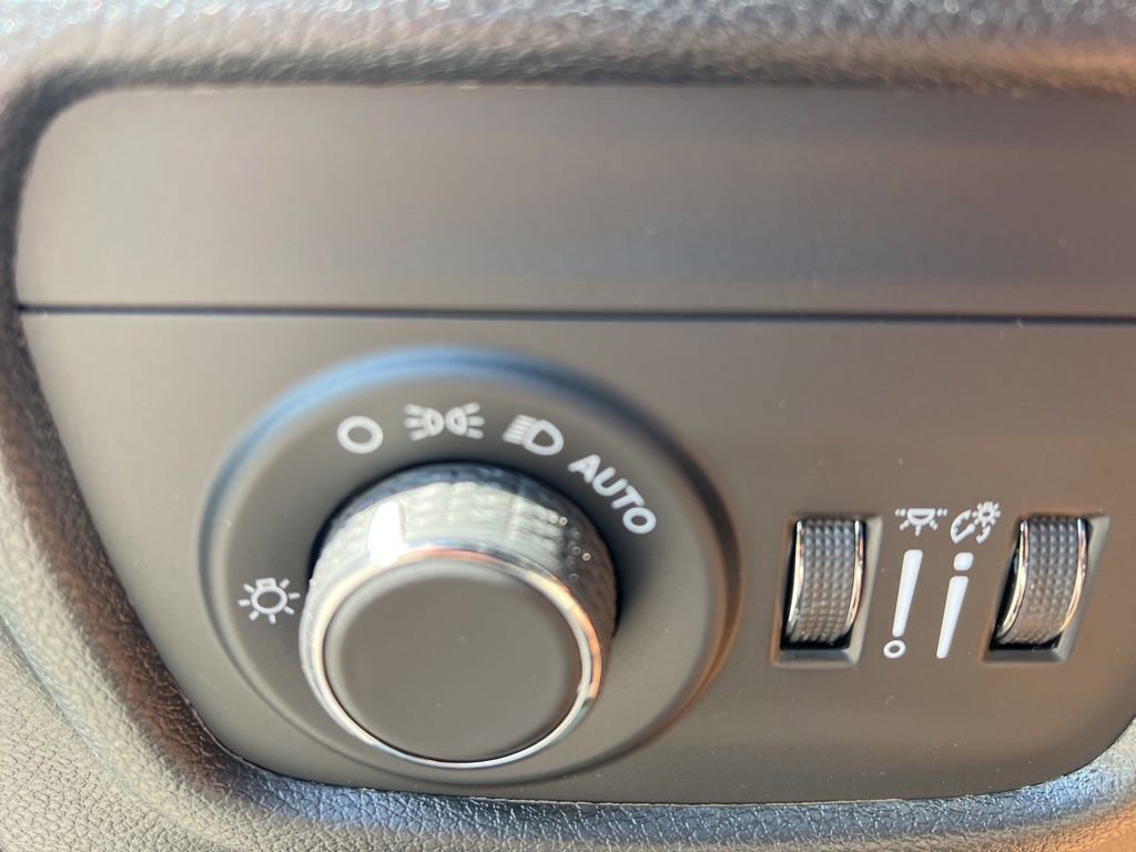 Used 2024 Jeep Grand Cherokee L Laredo RWD image 70