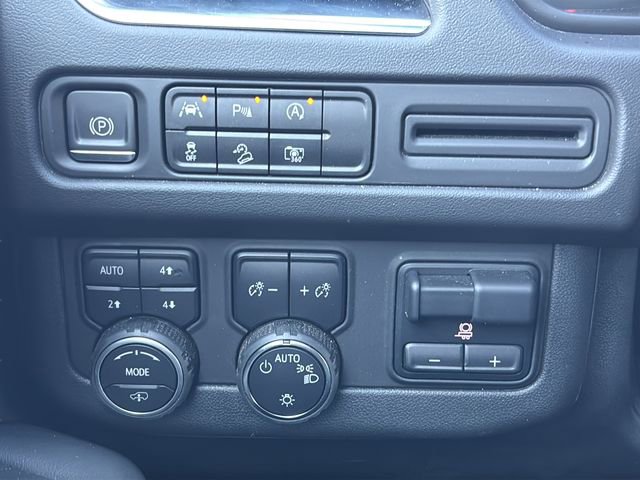 Used 2023 Chevrolet Tahoe Z71 w/ Z71 Off-Road Package image 33