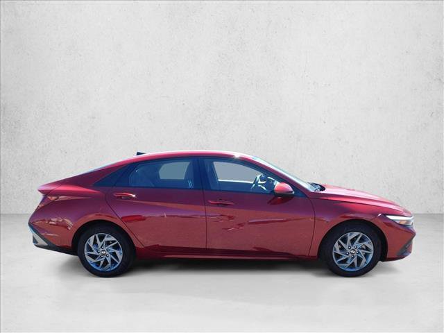Used 2024 Hyundai Elantra SEL FWD image 4
