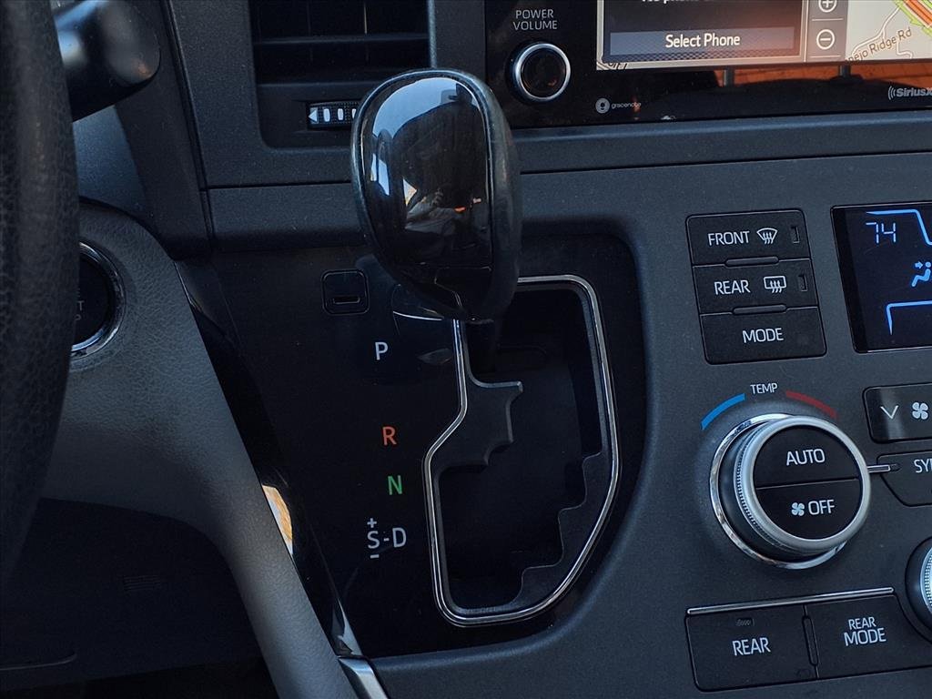 Certified 2020 Toyota Sienna XLE image 9