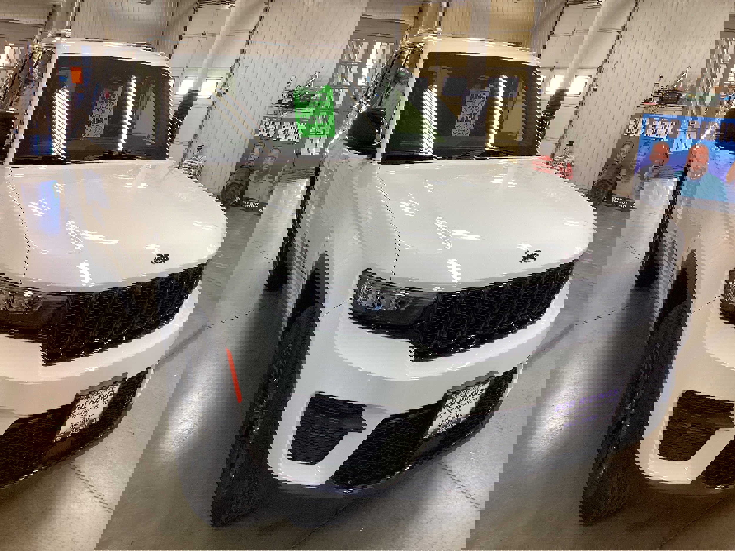 Used 2024 Jeep Grand Cherokee Altitude image 8