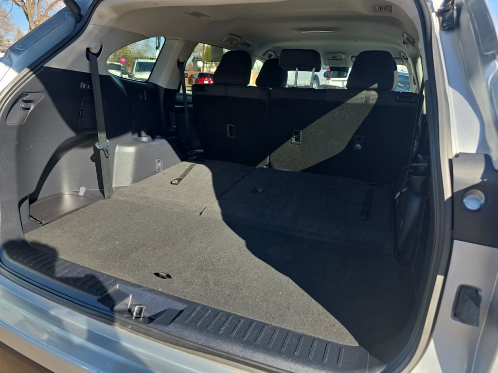 Used 2024 Toyota Highlander LE image 18