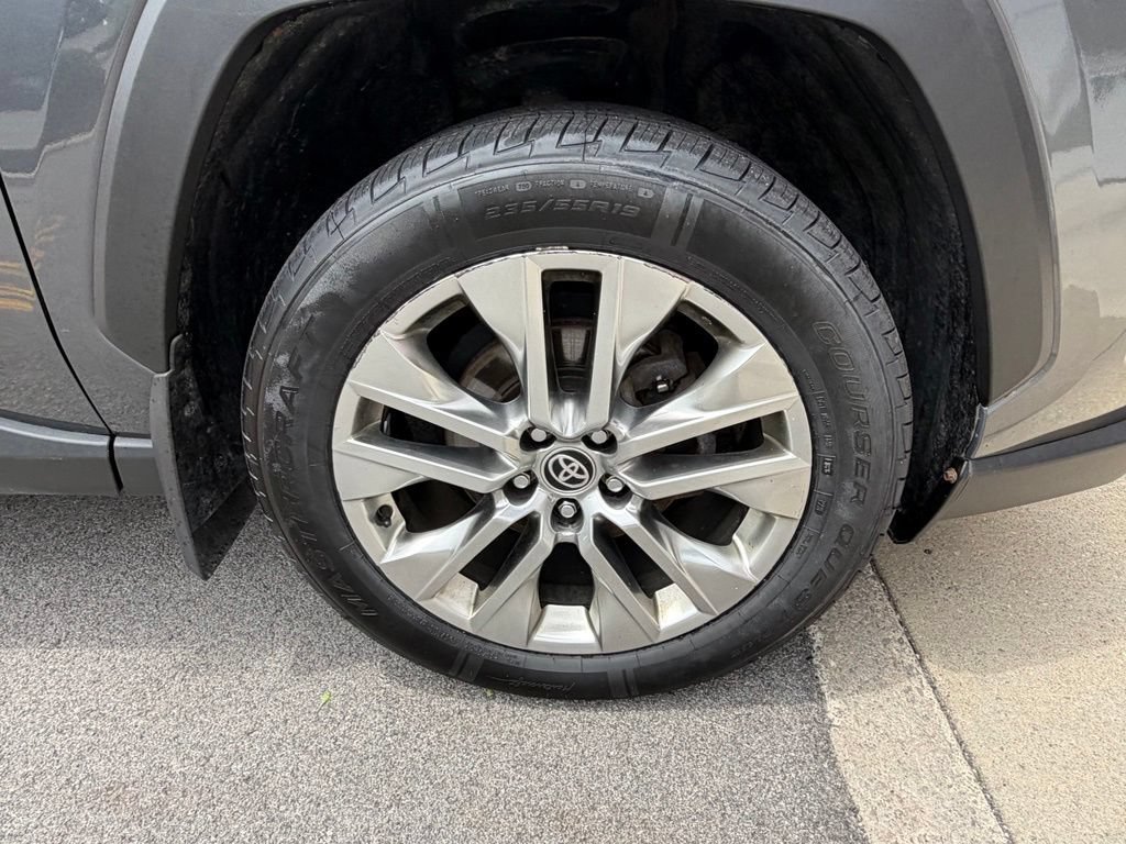Used 2021 Toyota RAV4 XLE Premium AWD/4WD image 18