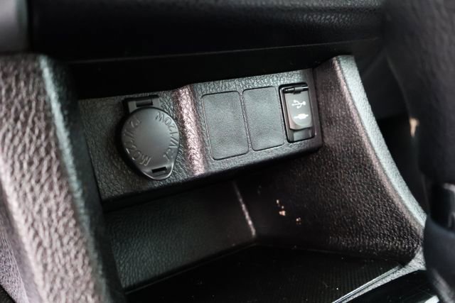 Used 2019 Toyota Corolla LE image 18