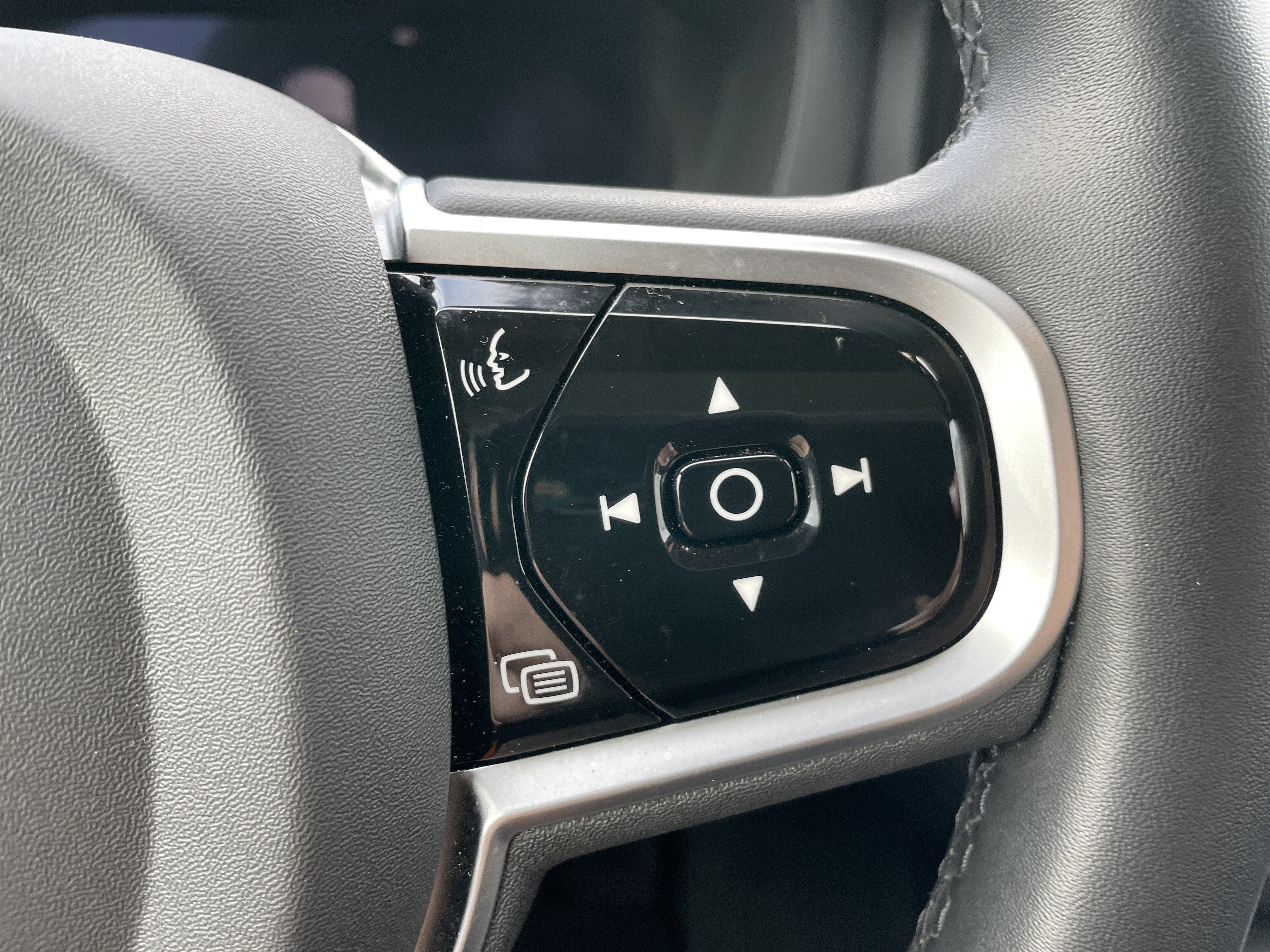 Used 2025 Volvo XC60 B5 Plus image 44