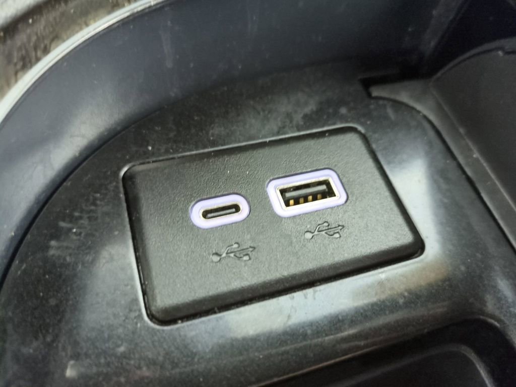 Used 2024 Cadillac Escalade Premium Luxury image 29