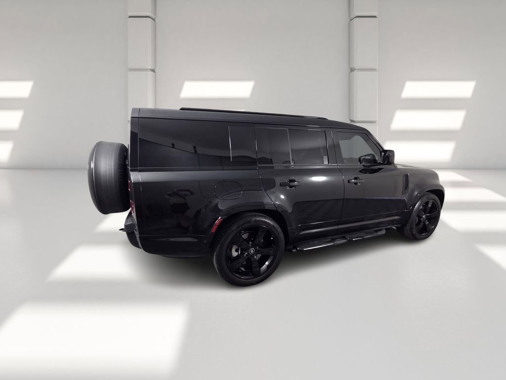 Used 2025 Land Rover Defender 130 X-Dynamic SE image 6