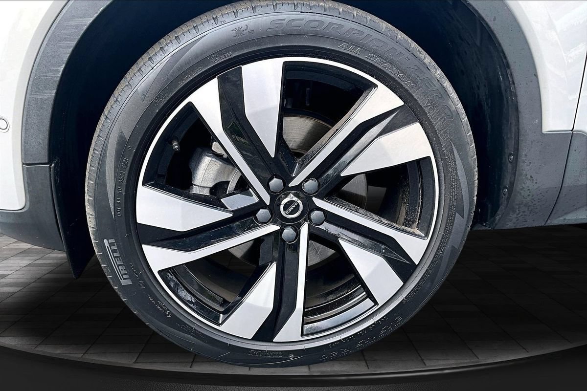 Used 2023 Volvo XC40 B4 Ultimate w/ Protection Package Premier FWD image 36