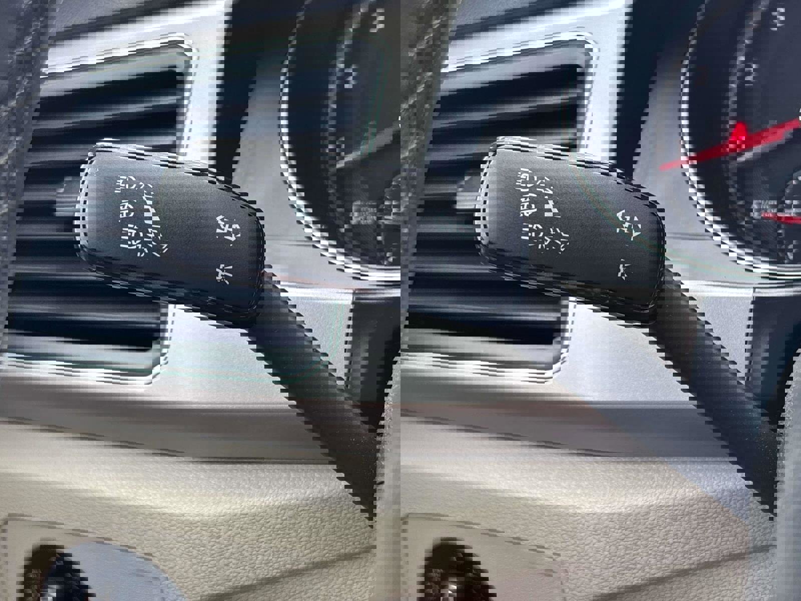 Used 2019 Volkswagen Atlas SE w/ Towing Package image 30