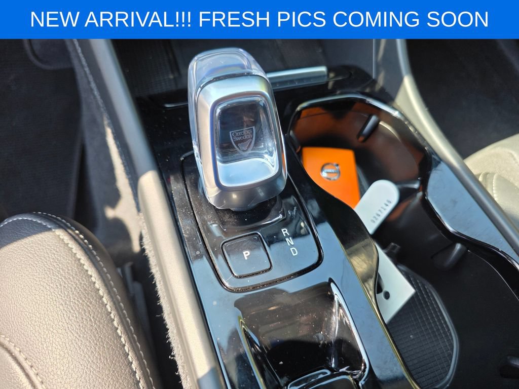 Used 2024 Volvo XC40 B5 Plus AWD/4WD image 12