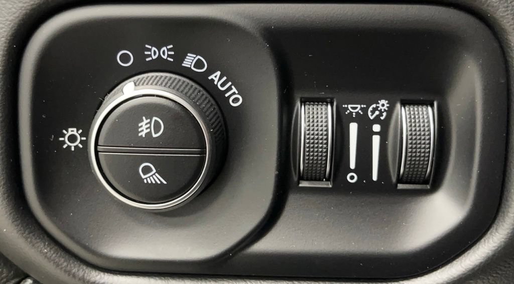 Used 2025 RAM 2500 Limited AWD/4WD image 32