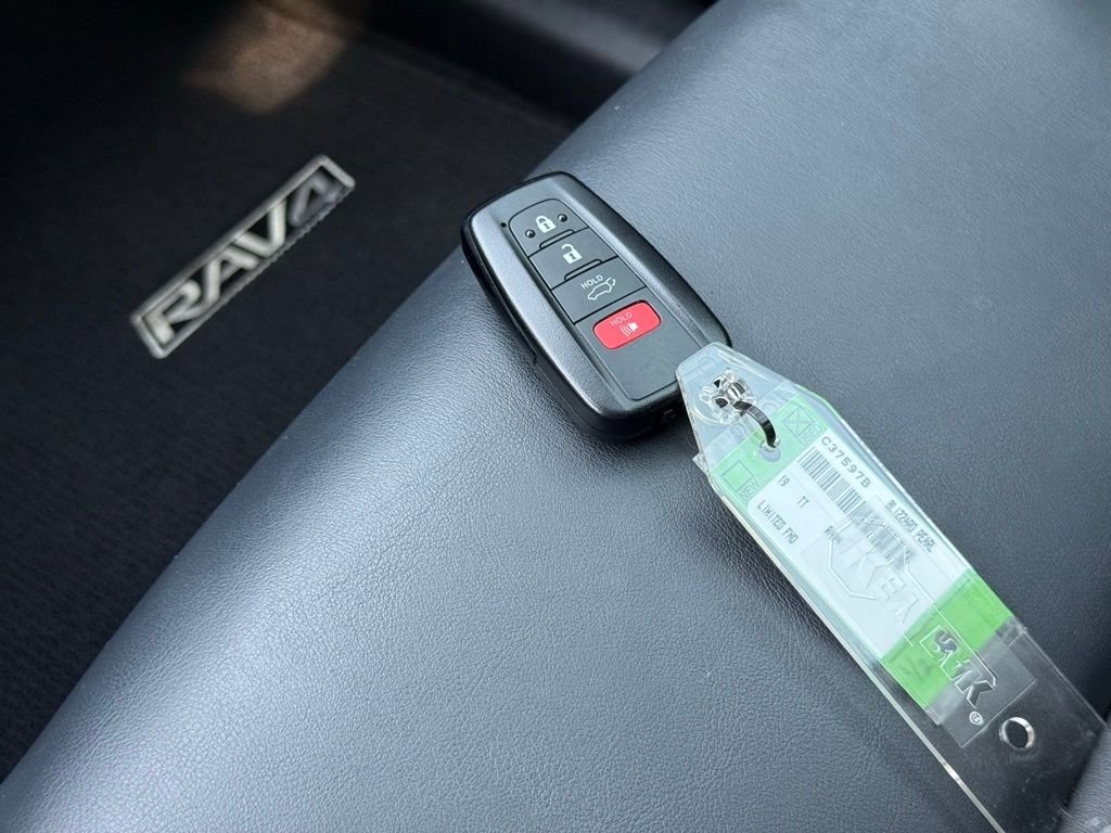 Used 2019 Toyota RAV4 Limited FWD image 40