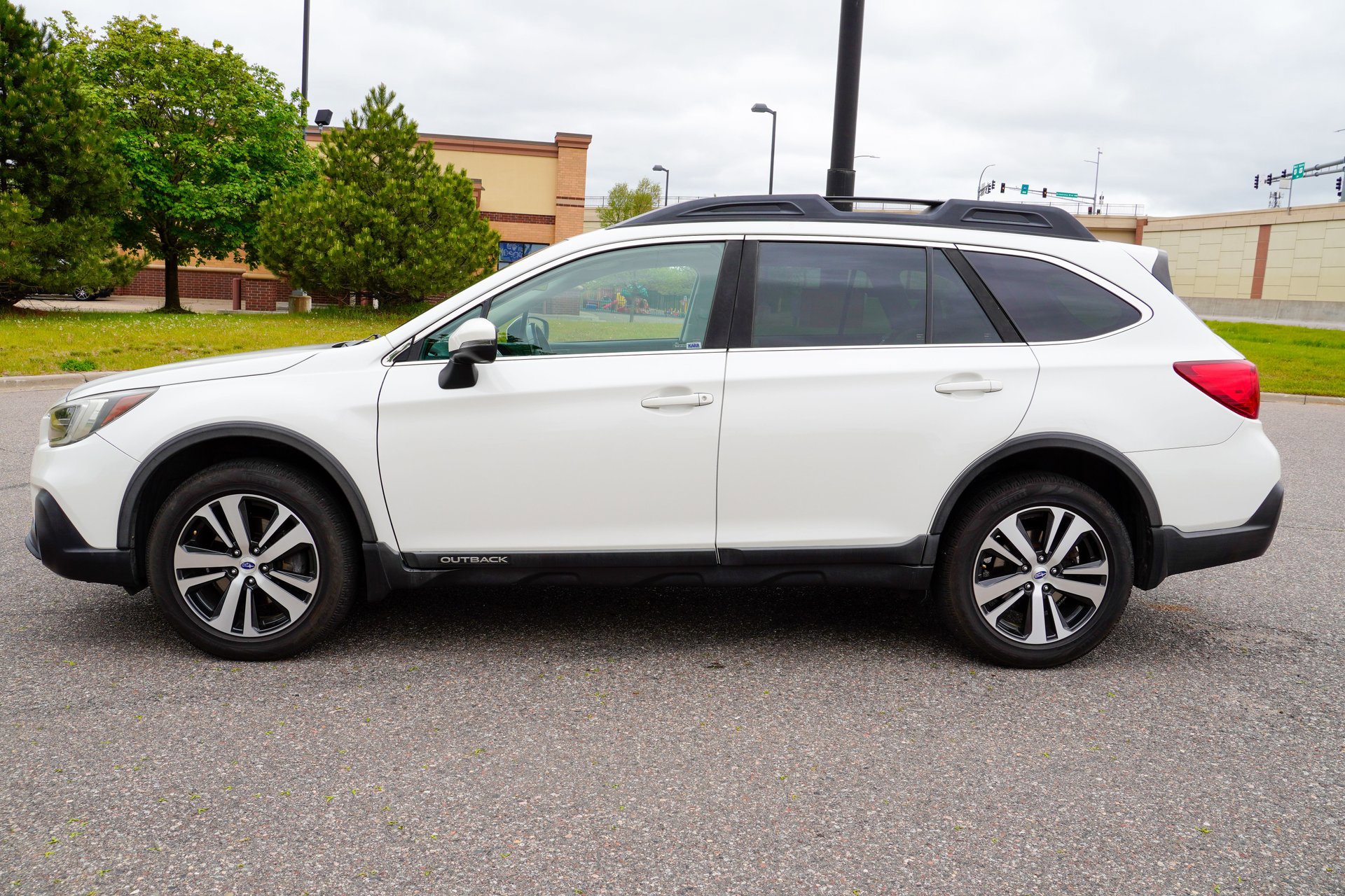 Used 2018 Subaru Outback 3.6R Limited AWD/4WD image 7
