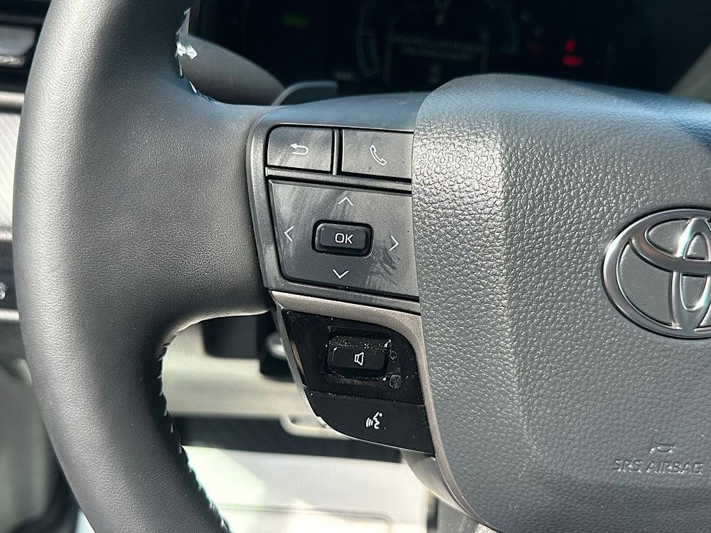 Certified 2025 Toyota Camry SE w/ Convenience Package image 21