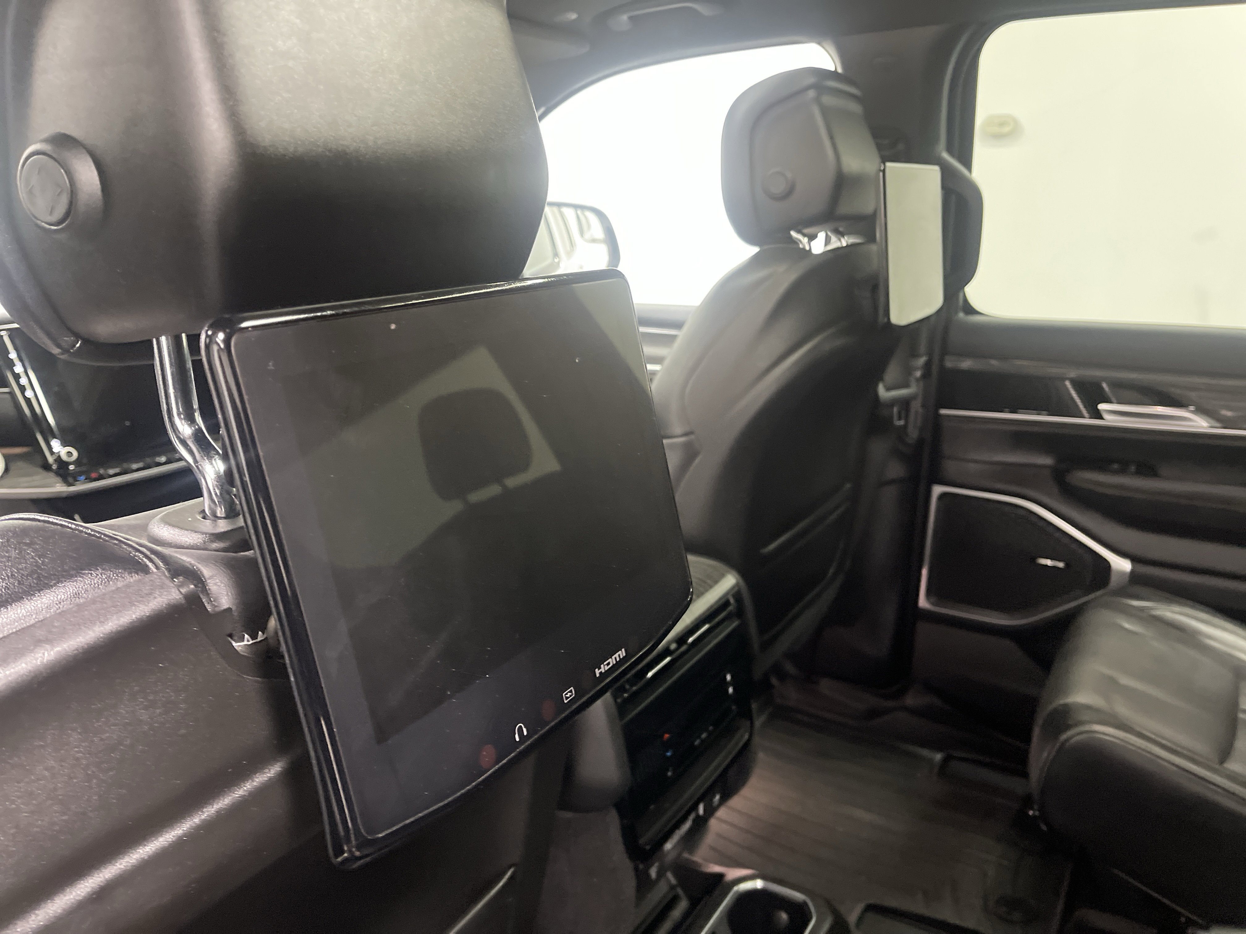 Used 2022 Jeep Wagoneer Series II w/ Premium Group I image 21